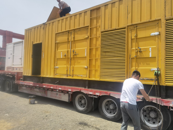 四方台除了负载情况和发动机维护，还有哪些因素会影响 200kw 柴油发电机的油耗？