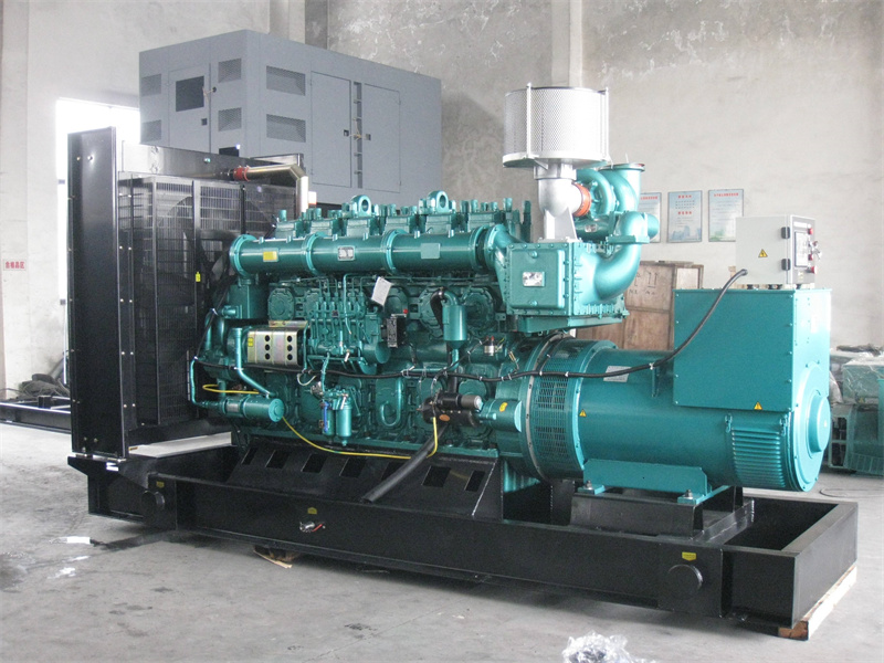 四方台200KW 柴油发电机的油耗是多少？